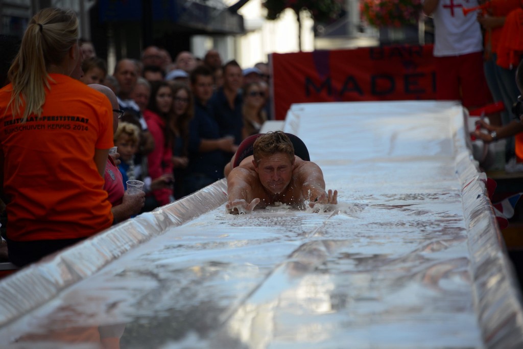 ../Images/Donderdag kermis 024.jpg